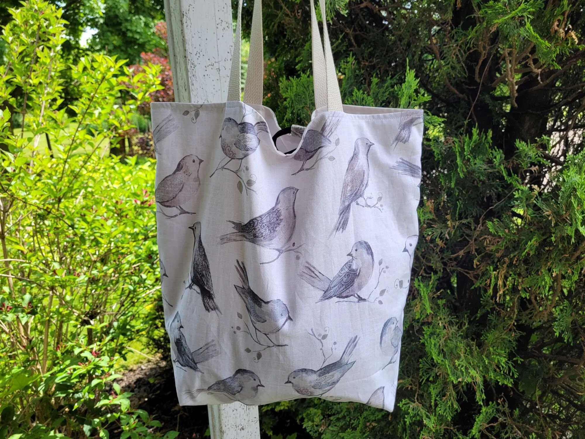 Basic Tote Bag with Birds, Reusable Compact Shopping Bag for your Purse