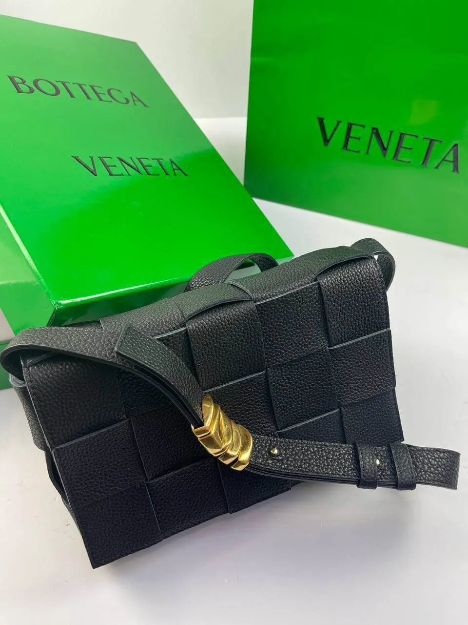 BOTTEGA VENETA Cassette Intrecciato grained leather shoulder bag black